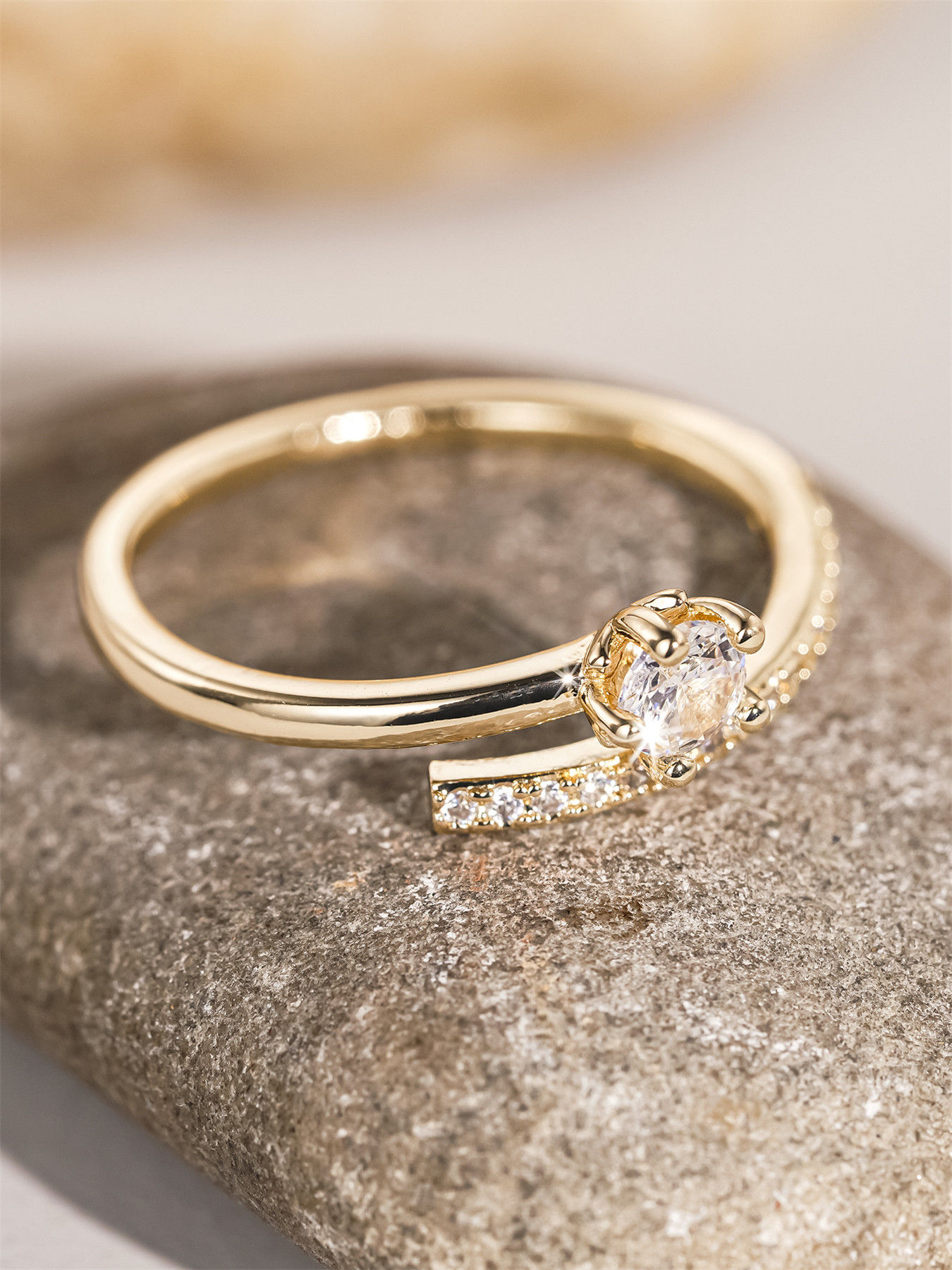 Anillo estrella de circonita chapado en oro para mujer compromiso_voghion.com