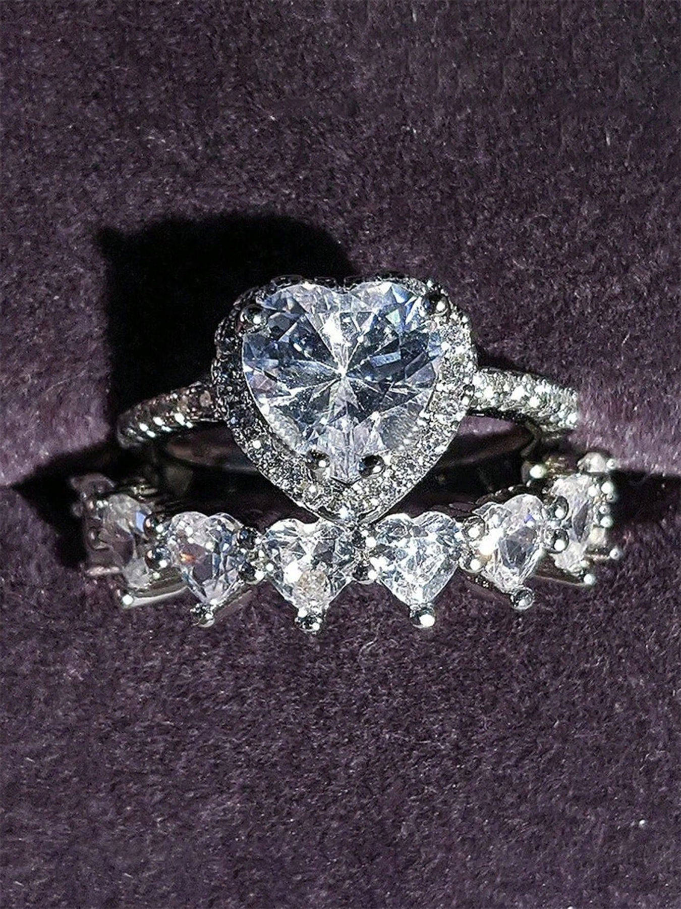 Romantičan set prstenja u obliku srca sa cirkonima za vjenčanje i zaruke_voghion.com