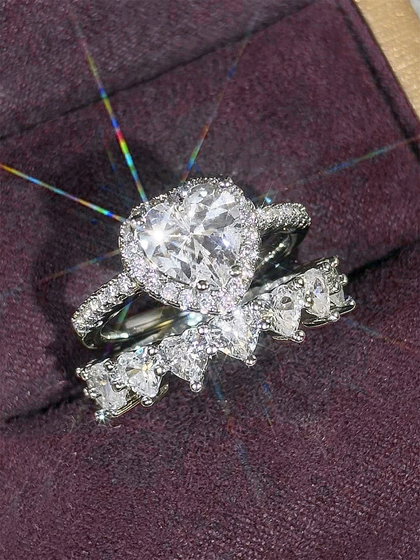 Romantičan set prstenja u obliku srca sa cirkonima za vjenčanje i zaruke_voghion.com